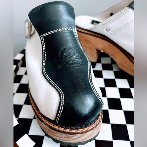 Y2K London Underground Clogs - Picture 3 of 8